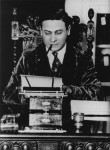 Emanuel Haldeman-Julius at his typewriter, 1925
