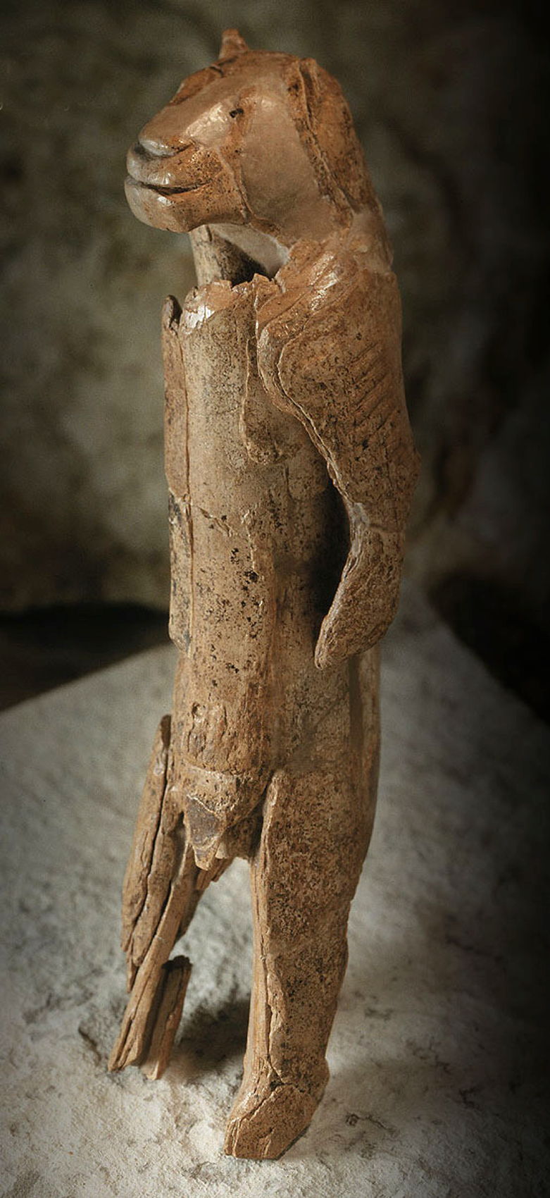 Ulm-Lion-Man-40000-years-old.jpg