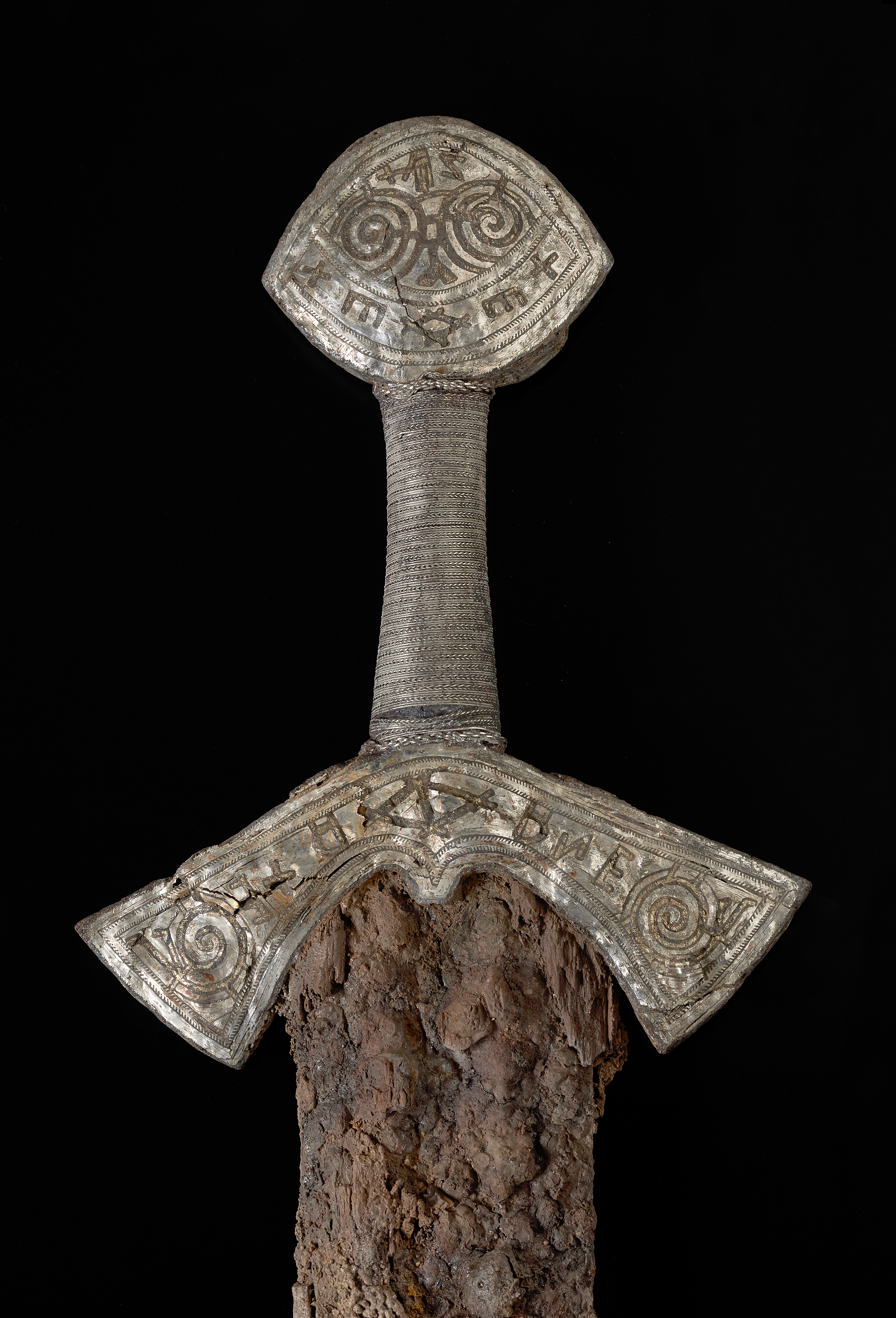 The History Blog » Blog Archive » Gilded Late Viking sword found in Norway