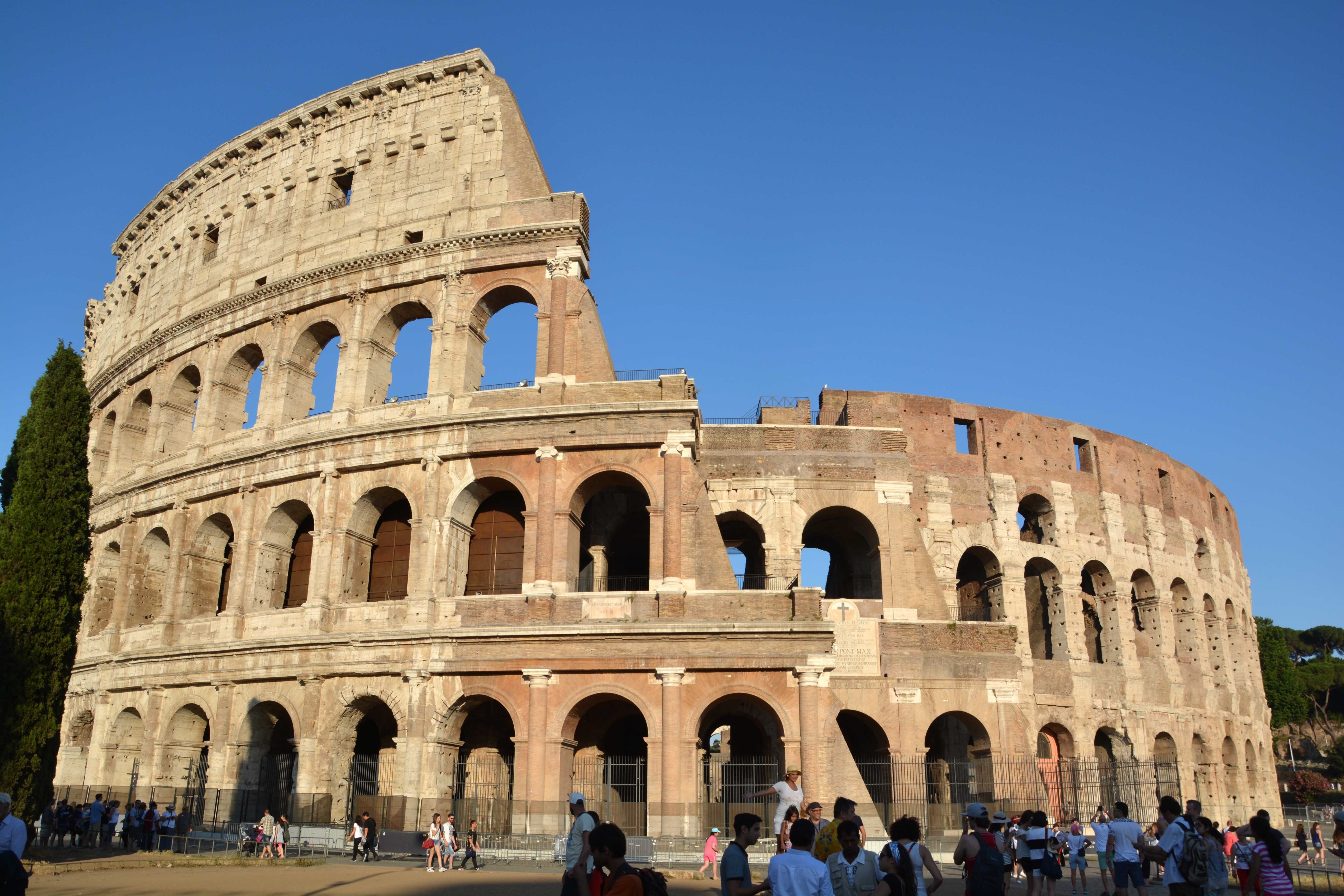 Restored-facade-of-Colosseum-Anadolu-Agency.jpg