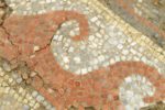 Detail of wave pattern. Photo © Jean-Louis Bellurget, Inrap.