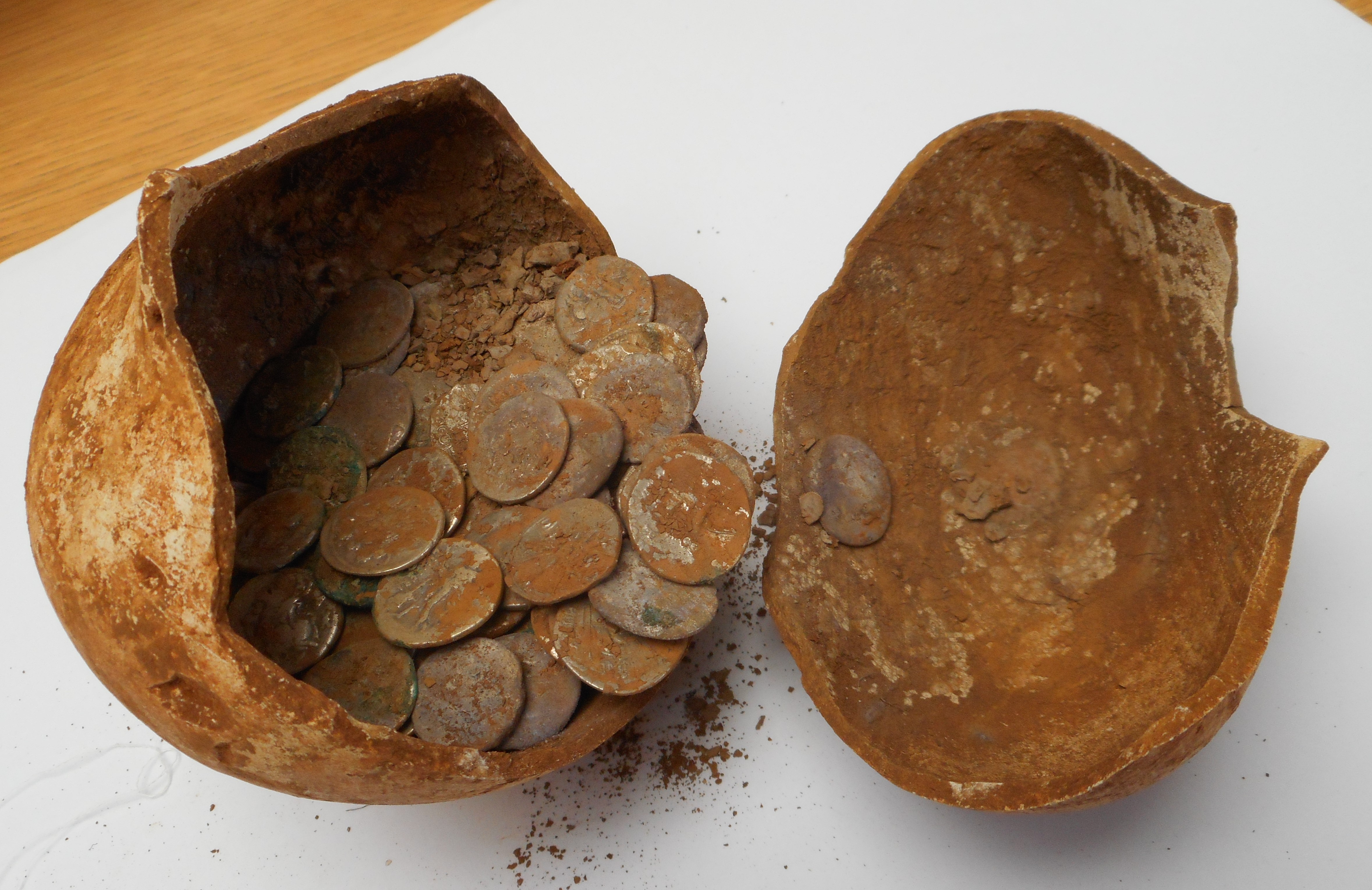 http://www.thehistoryblog.com/wp-content/uploads/2019/02/hoard-and-pot.jpg