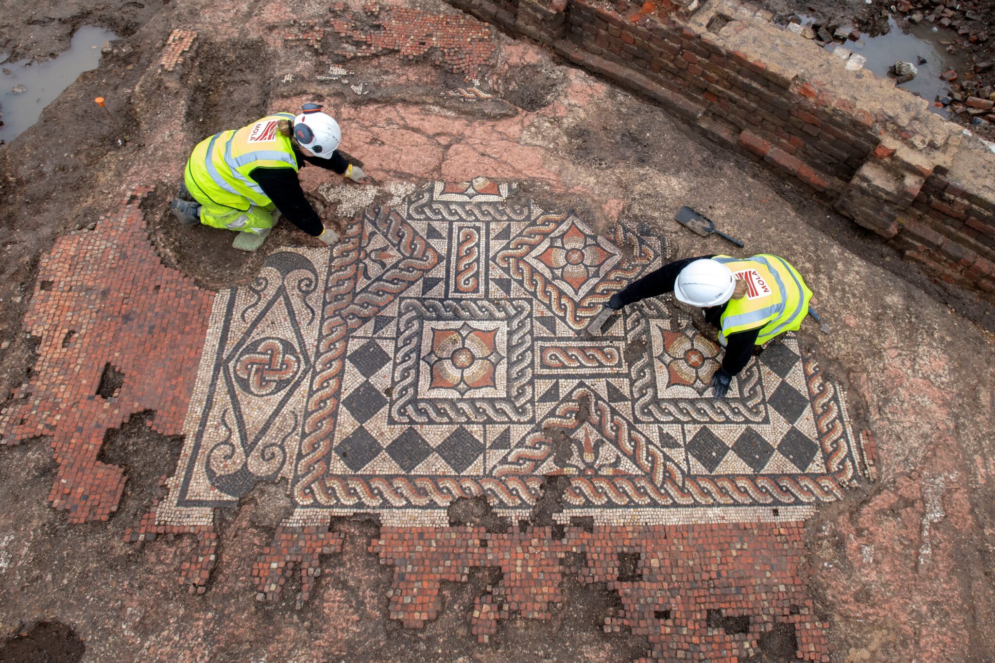 Roman mosaic is largest found in London in 50 years