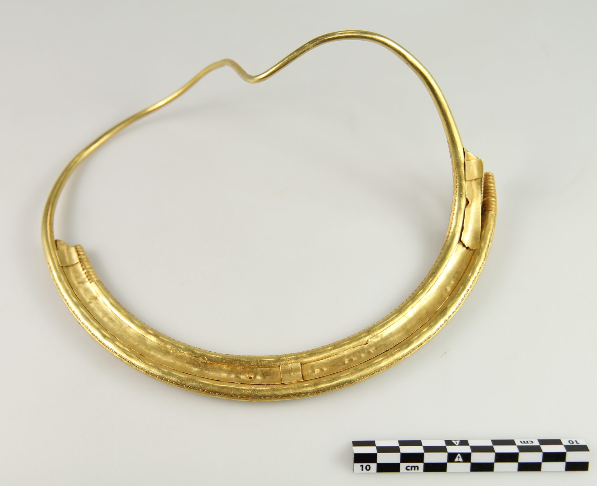 Iron Age gold neck ring found in Denmark