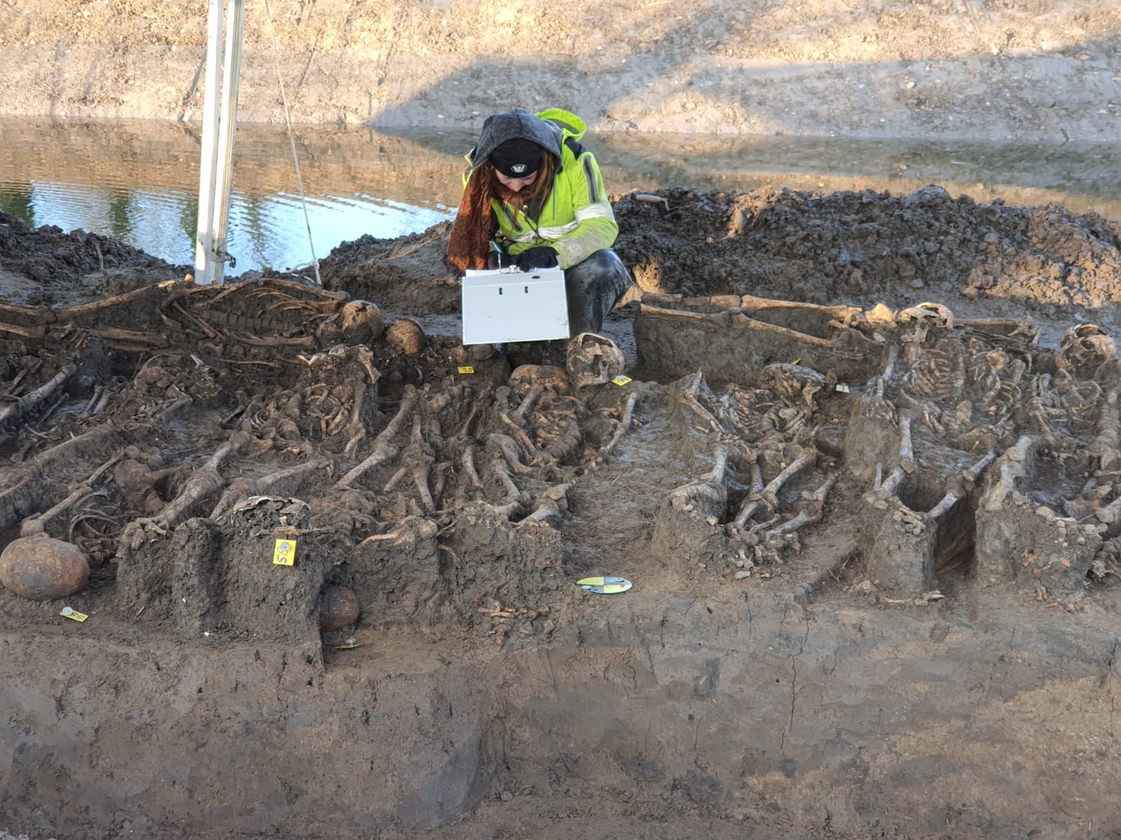 82 British skeletons found in Dutch mass grave