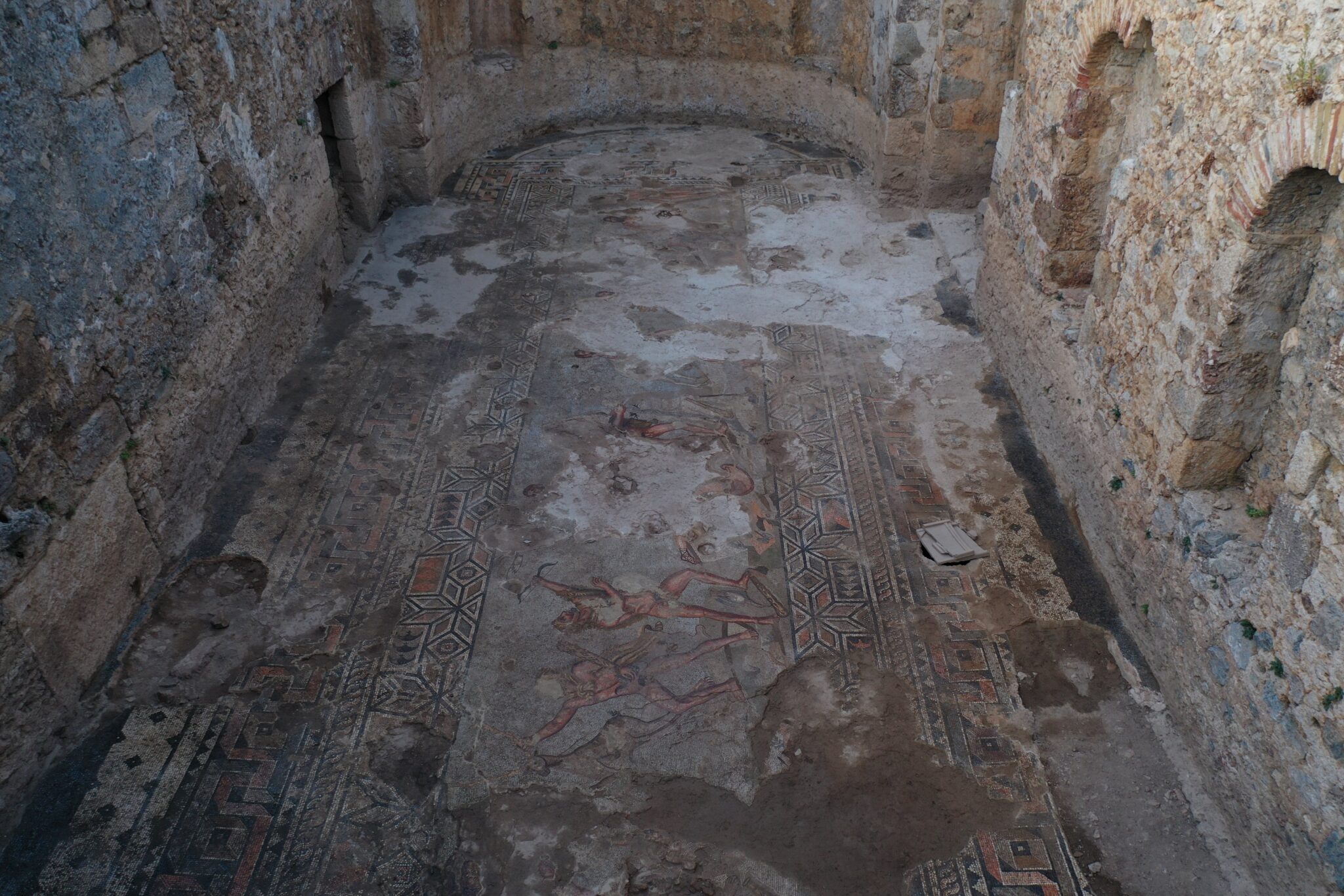 1,765-square-foot Herakles mosaic found