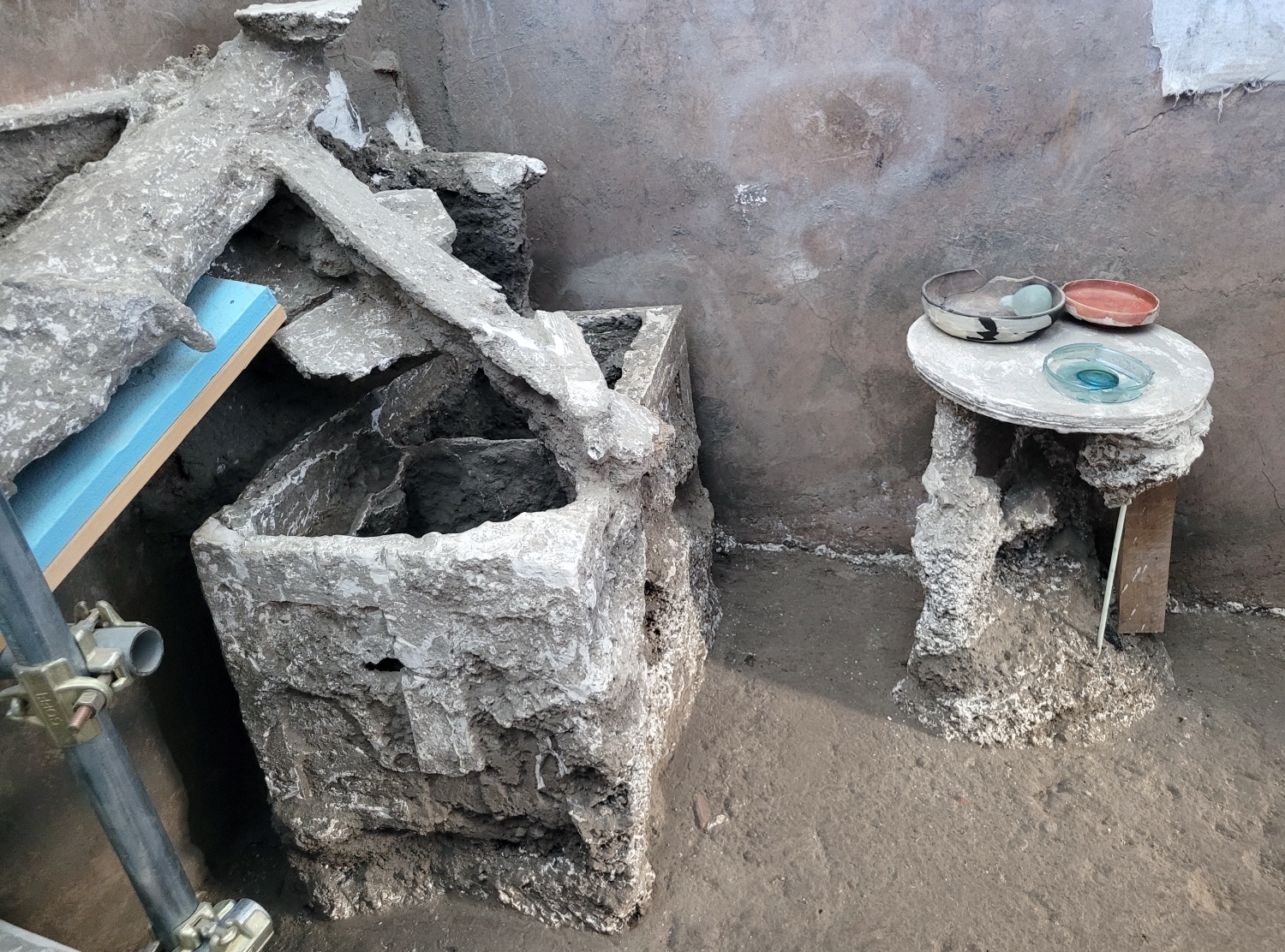 Utility rooms excavated in the House of the Enchanted Garden