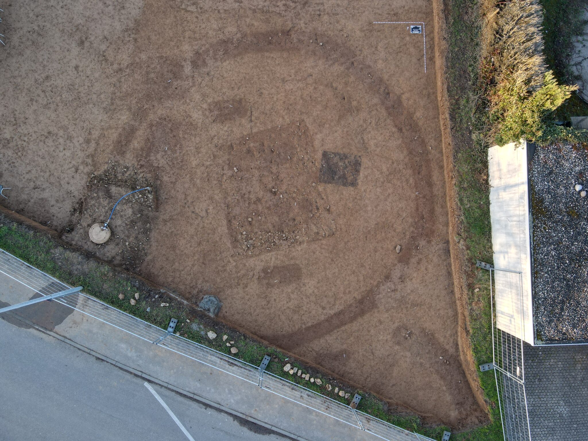 Suprise medieval double grave found inside circular ditch