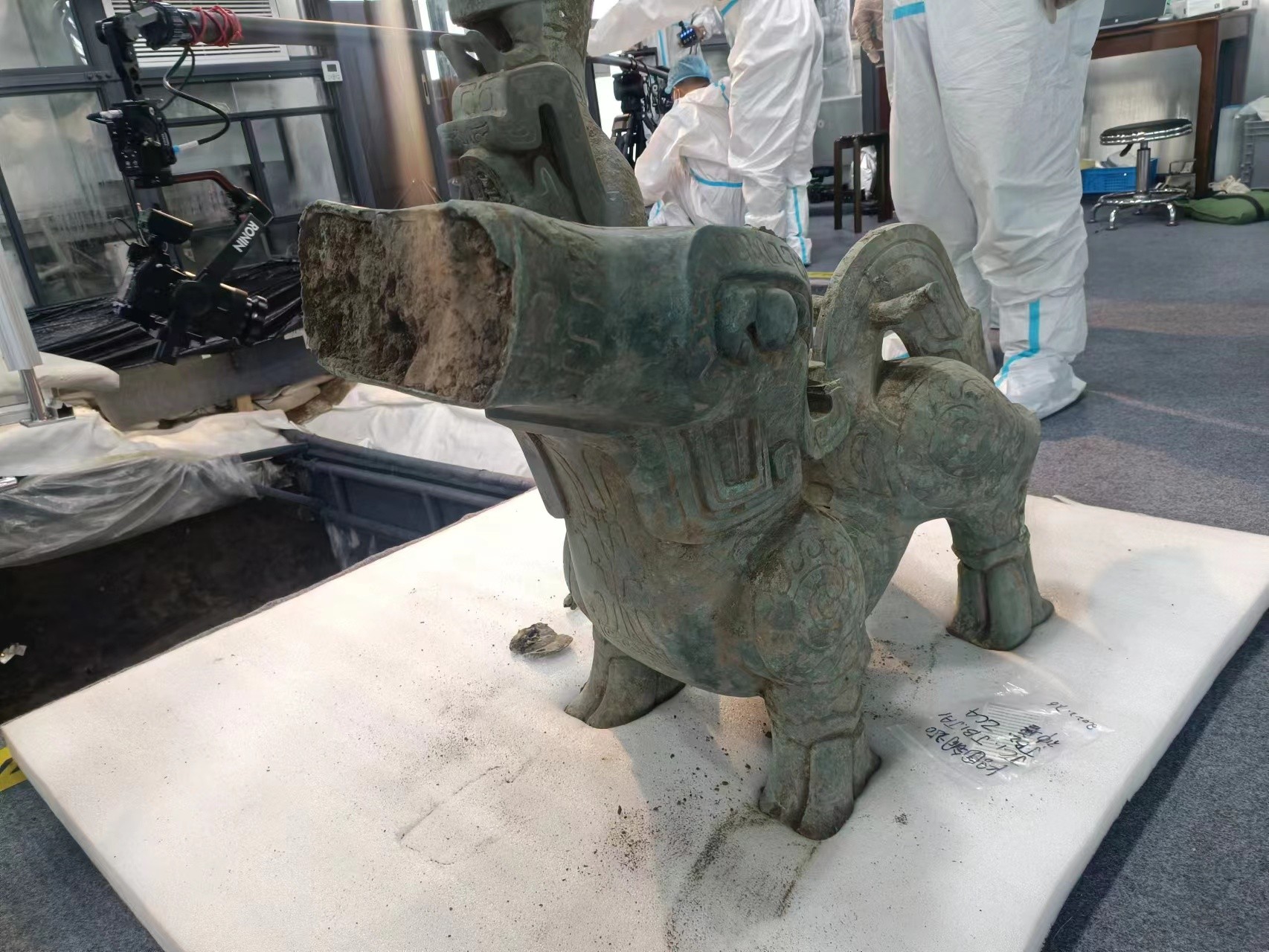 Large bronze beast found at Sanxingdui