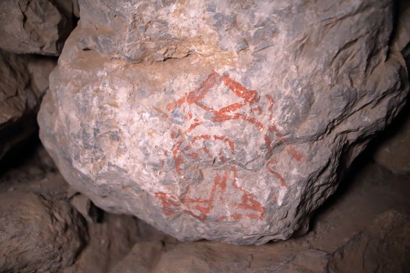 249 Hittite hieroglyphs found in ancient tunnel