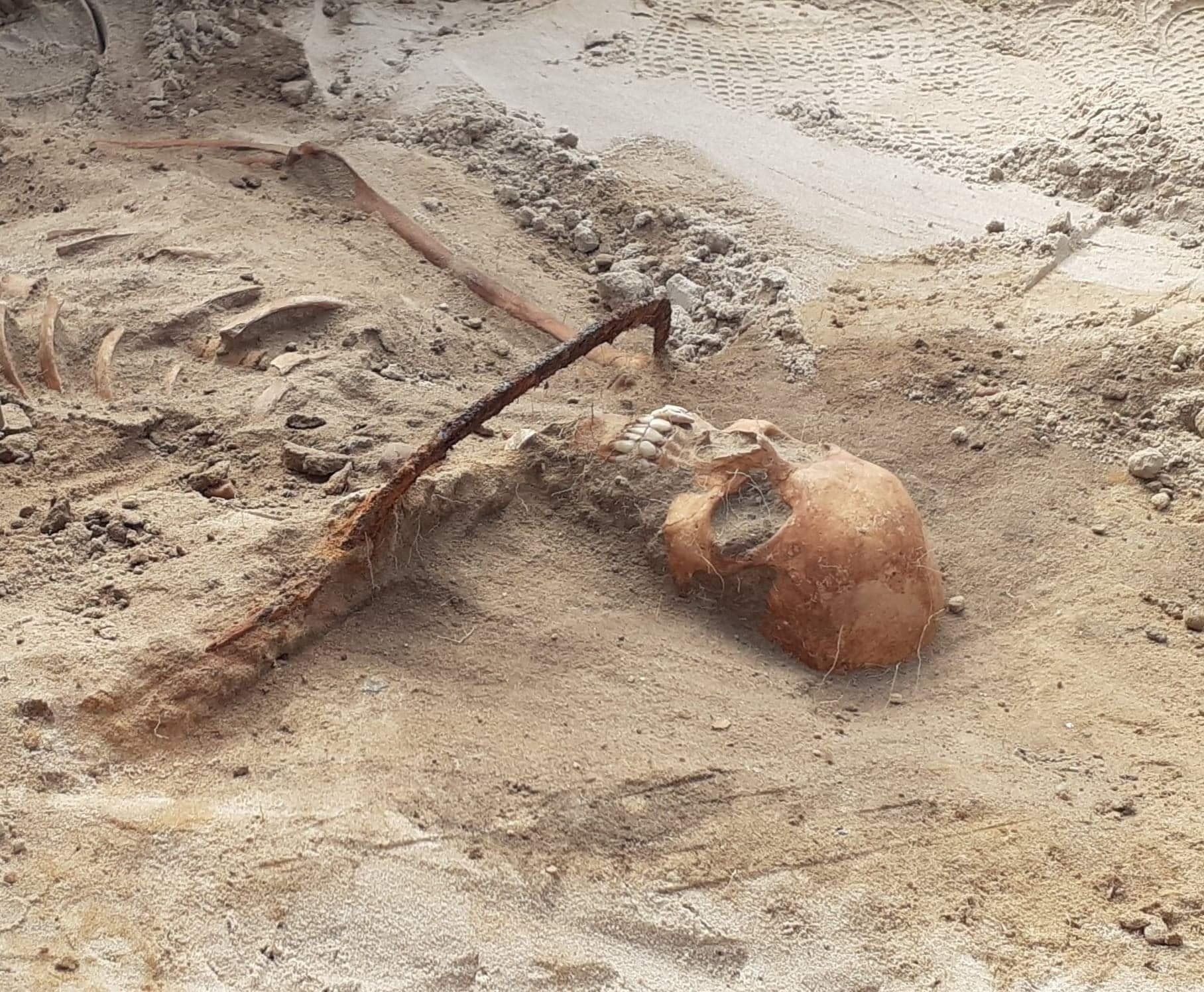 “Vampire” woman buried with sickle over her neck