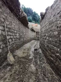Curved walls of the amphitheater. Photo courtesy Soprintendenza Archeologia, Belle Arti e Paesaggio per le province di Pisa e Livorno.