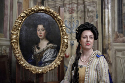 Re-enactor of Anna Maria Luisa de Medici, Electress Palatine. stands next to the portrait of the real one. Photo courtesy the Palazzo Vecchio.