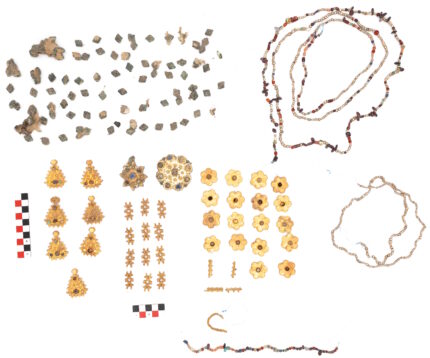 Objects in Dariyah gold jewelry hoard. Photo courtesy the Saudi Heritage Commission.