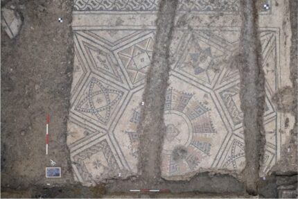 Octagonal mosaic panel with velarium motif. Photo courtesy ABAP Superintendency for the provinces of Padua, Treviso and Belluno.