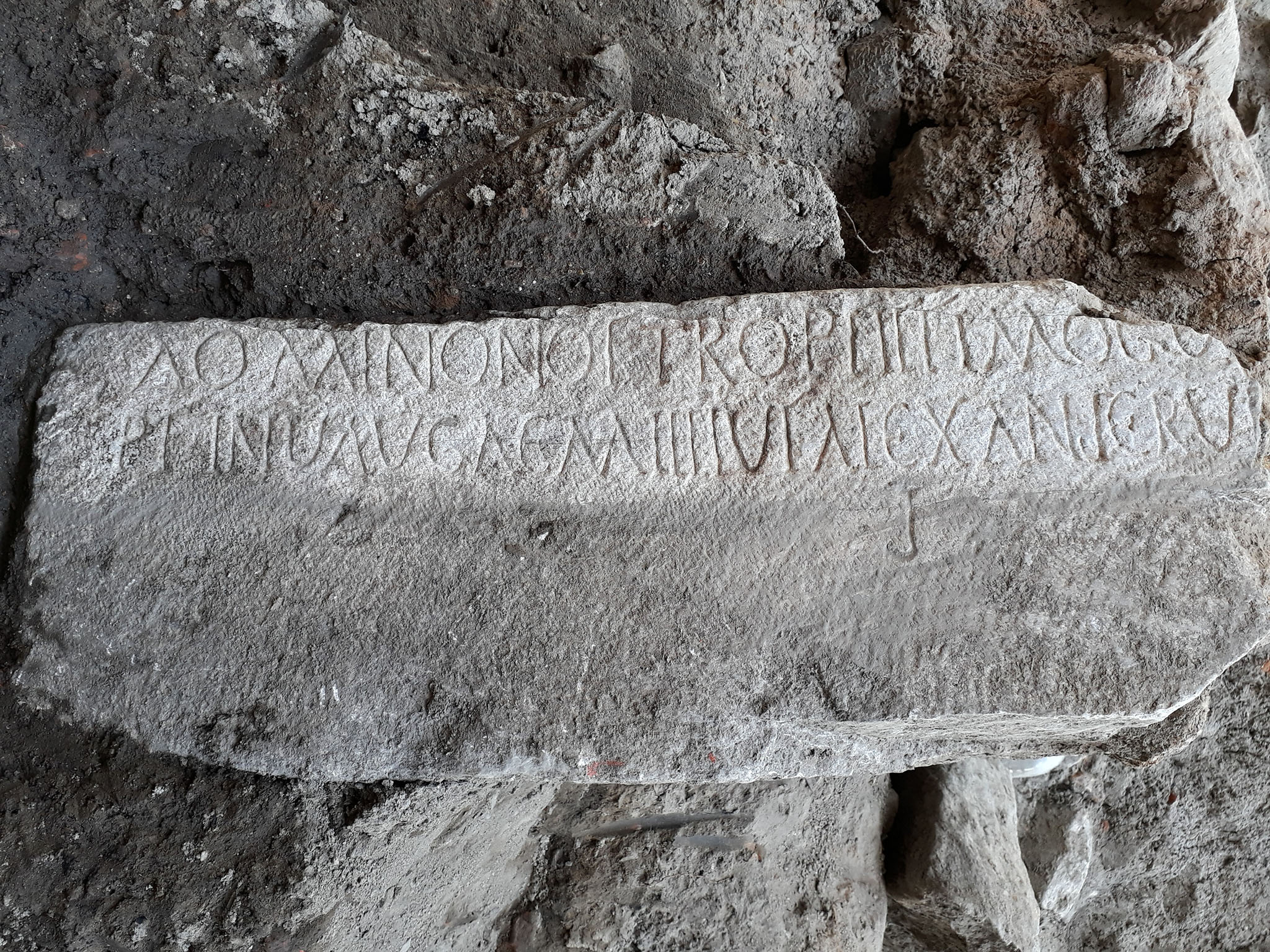 Долговой камень 5 класс. Греческие надписи на камнях. Древнегреческие надписи. Греческий камень. Надпись на древнегреческом языке.
