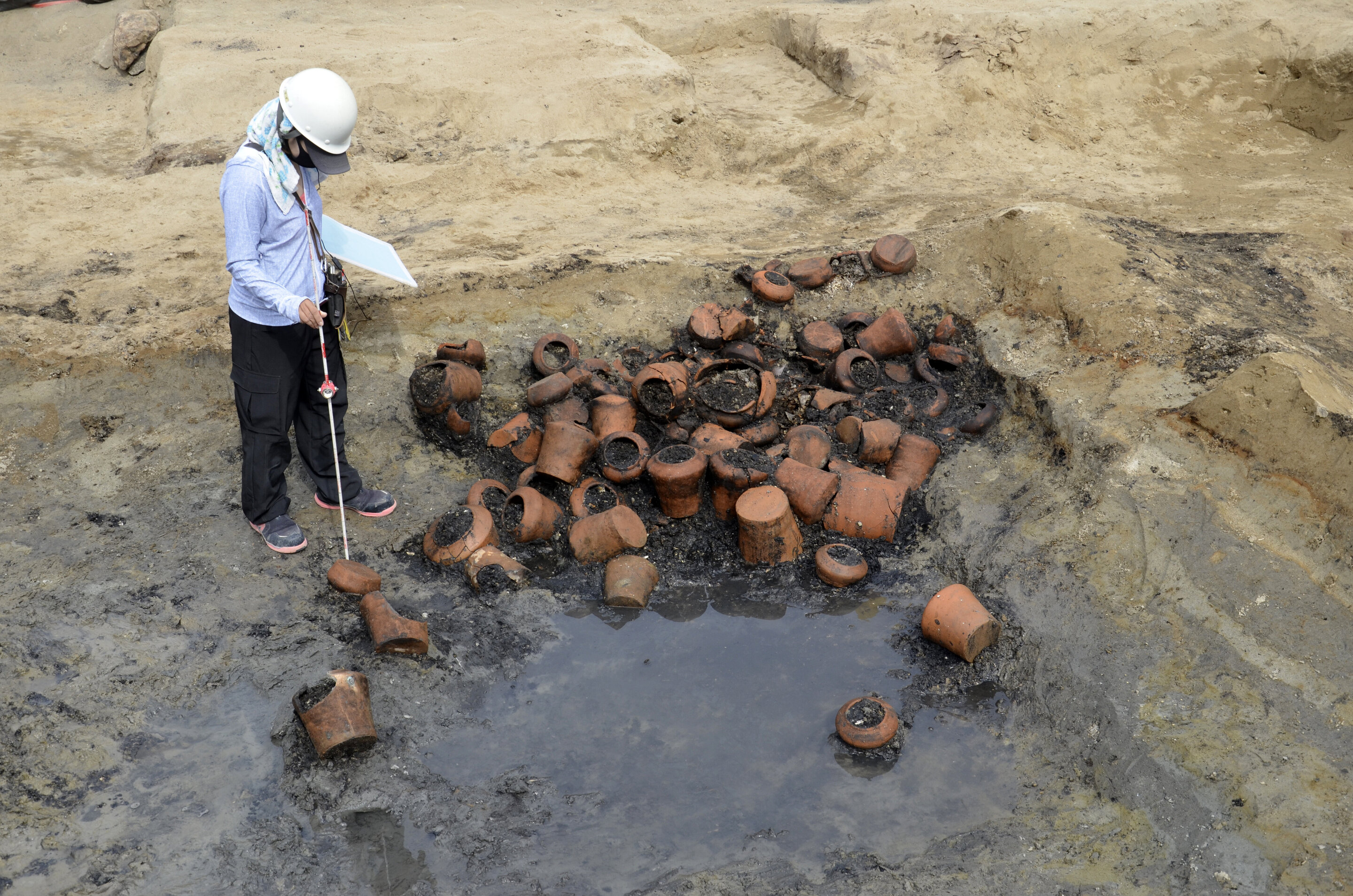 В 19 веке в колумбии археологи. Массовое захоронение людей.