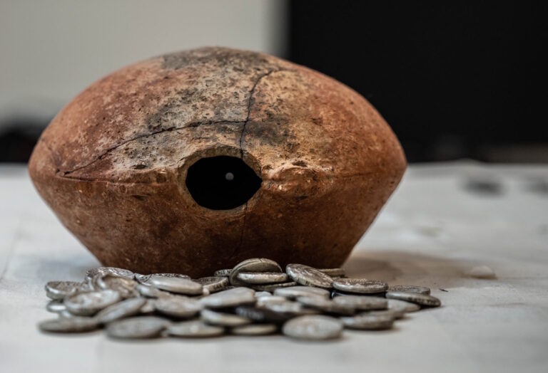 3rd c. B.C. silver coin hoard found in UAE – The History Blog