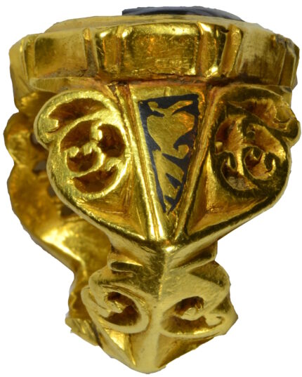 Museum snags Roman gold ring with chariot intaglio – The History Blog